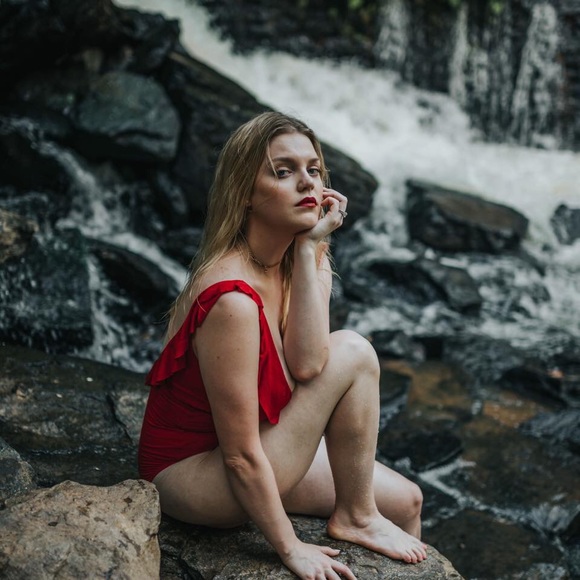 Meet your Posher, Angela - Picture 2 of 2